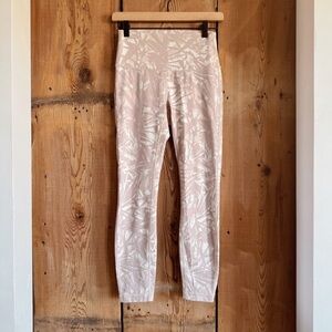 Sz 6 Lululemon Wunder Under Crop High Rise Luxtreme 21” Light Ivory Leggings